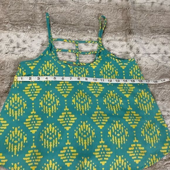 : : Soprano Crop Spaghetti Strap Camisole Top Blouse : : - Picture 3 of 10